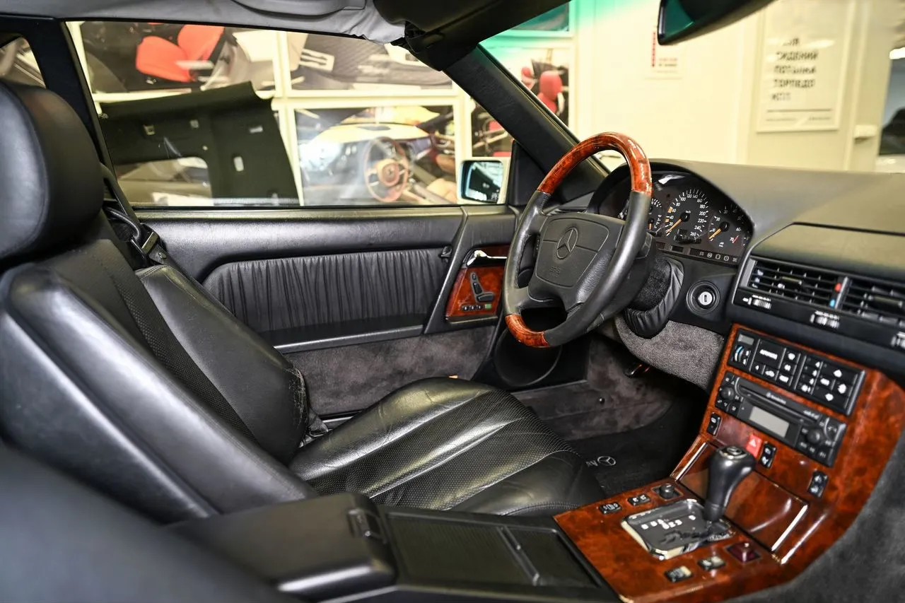 Mercedes-Benz SL-класс 3.2 AT, 1995, — фото 13